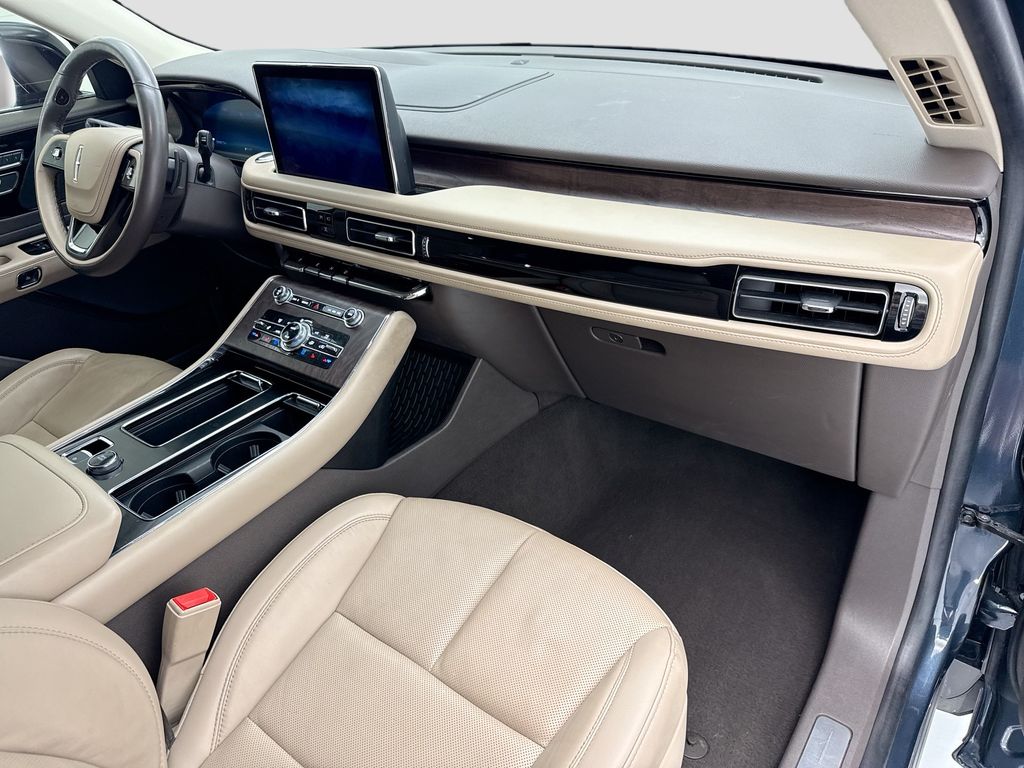 Thumbnail: 2022 Lincoln Aviator - 16