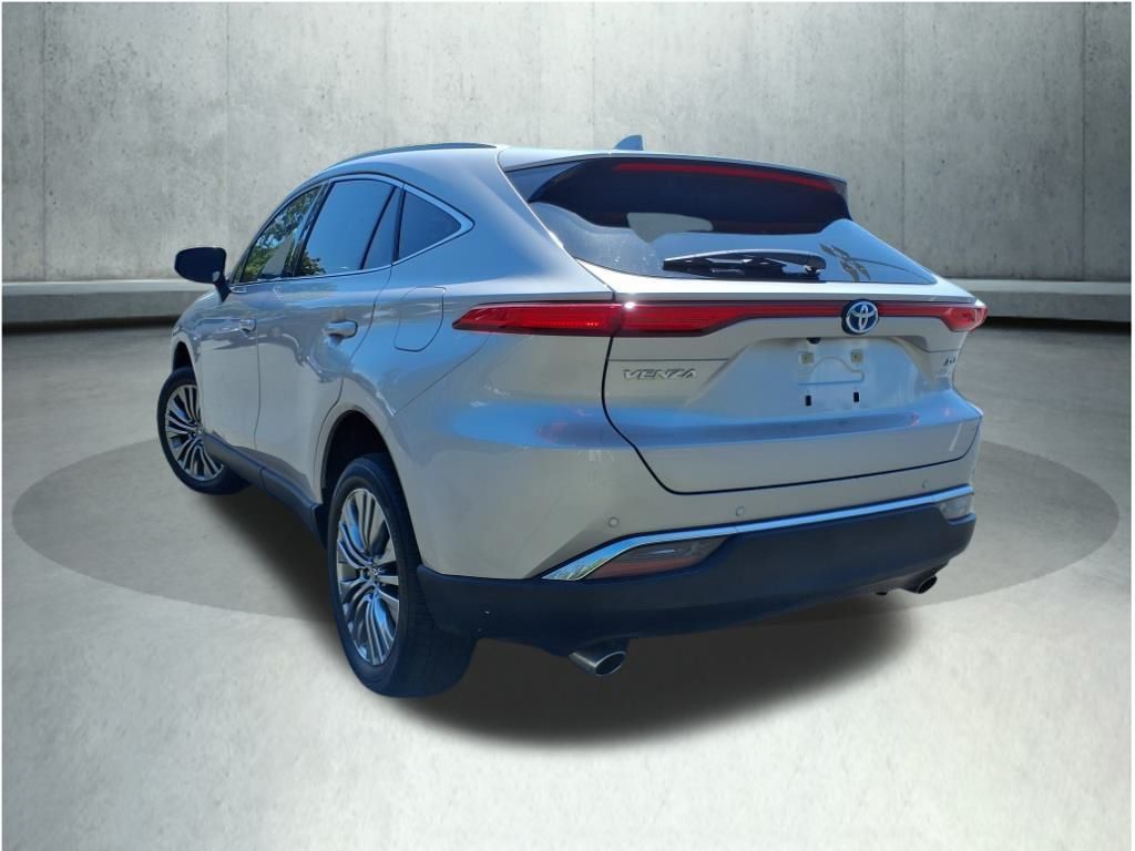 2024 Toyota Venza XLE photo 18