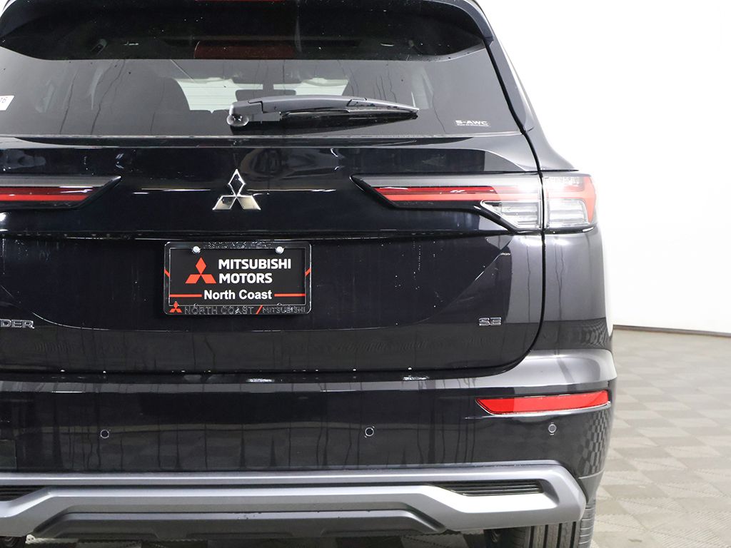 New 2026 Black Mitsubishi SE image 18