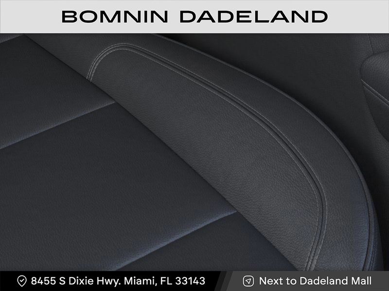 2025 Chevrolet Suburban LT photo