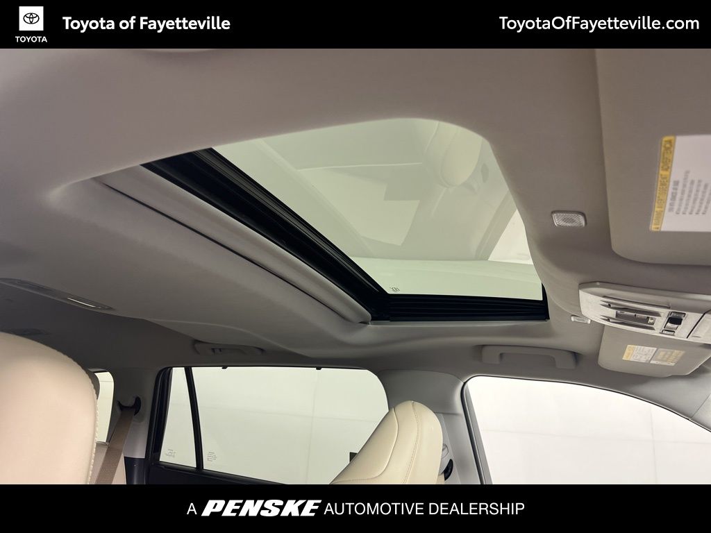 Thumbnail: 2025 Toyota Highlander - 8
