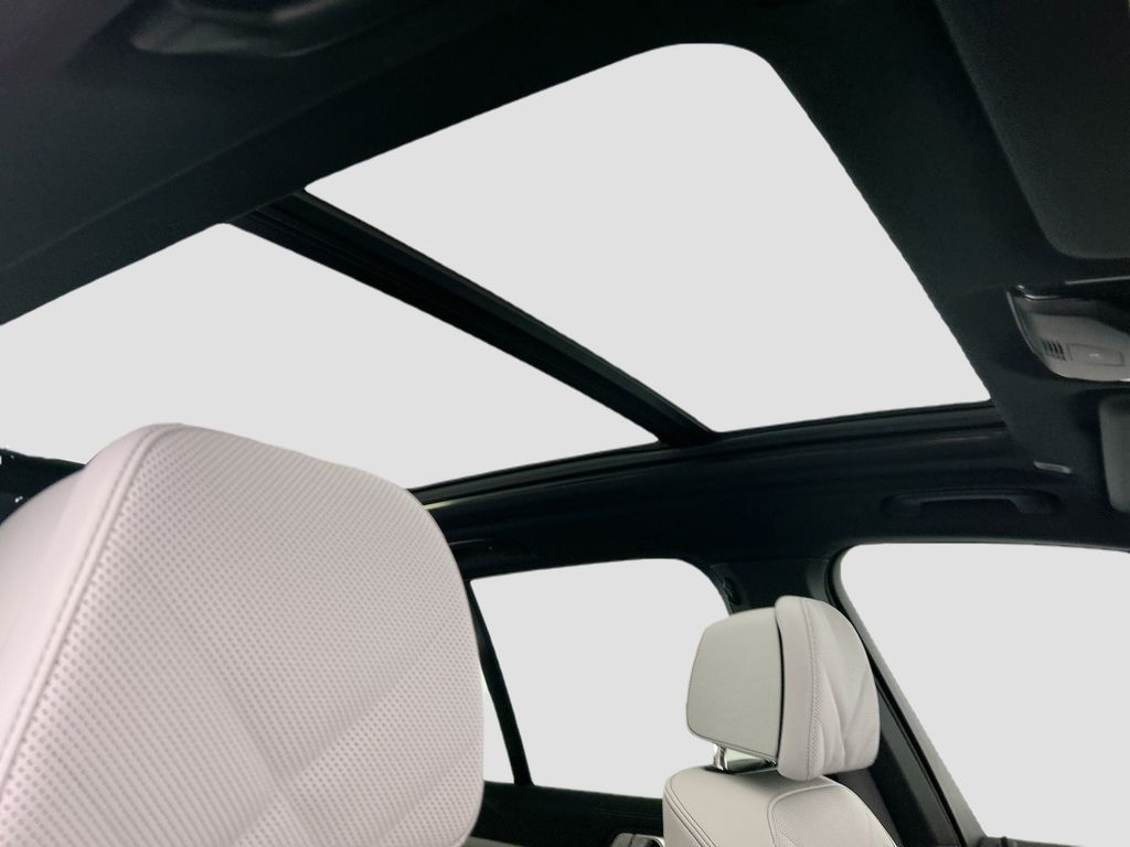 Thumbnail: 2026 BMW X5 - 17