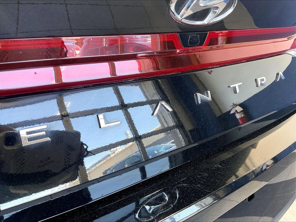 2023 Hyundai Elantra — photo 28