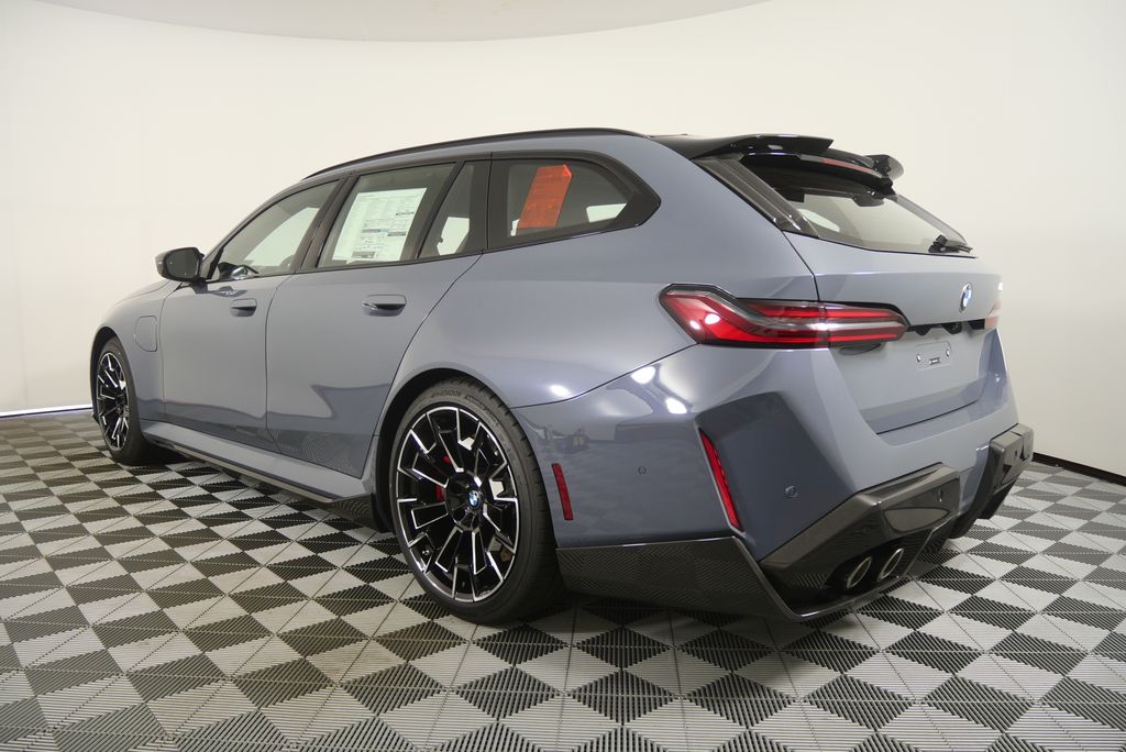Thumbnail: 2027 BMW M5 - 5