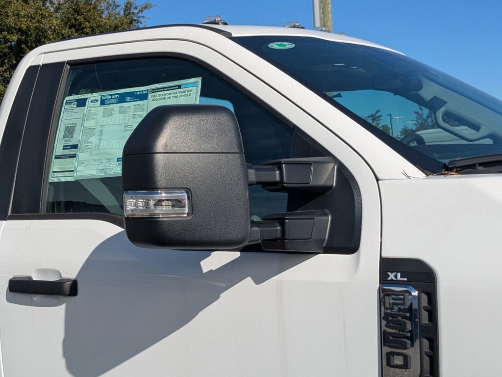 2025 Ford F-550 Chassis XL