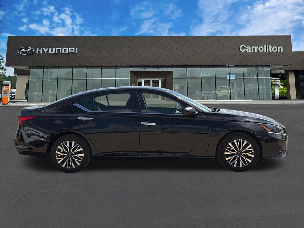 Used 2025 Black Nissan 2.5 SV image 4
