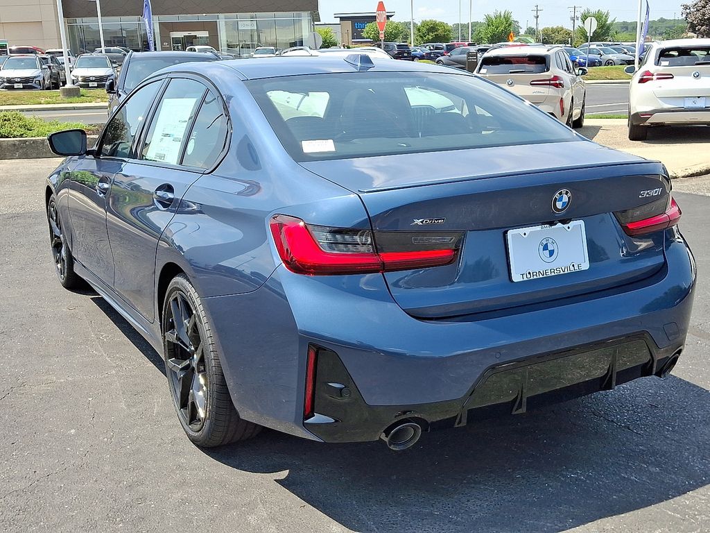 Thumbnail: 2025 BMW 3 Series - 3