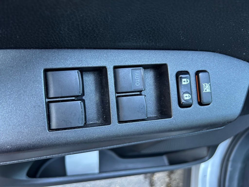 Thumbnail: 2018 Toyota RAV4 - 15