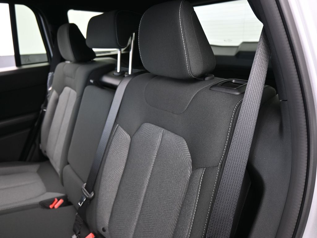 New 2026 silver zynith clearcoat Jeep Laredo image 29