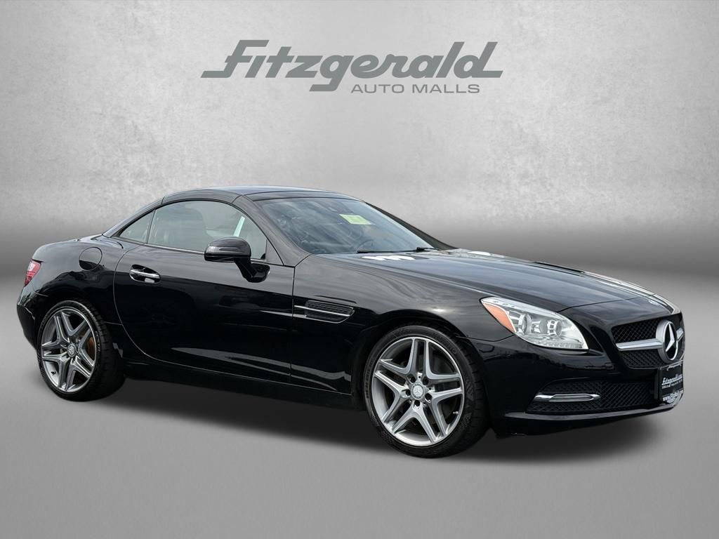 Obsidian Black Metallic 2016 Mercedes-Benz SLK 300 Convertible Rear-Wheel Drive 9-Speed Automatic