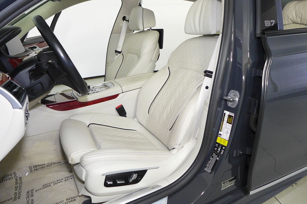 Thumbnail: 2021 BMW 7 Series - 24