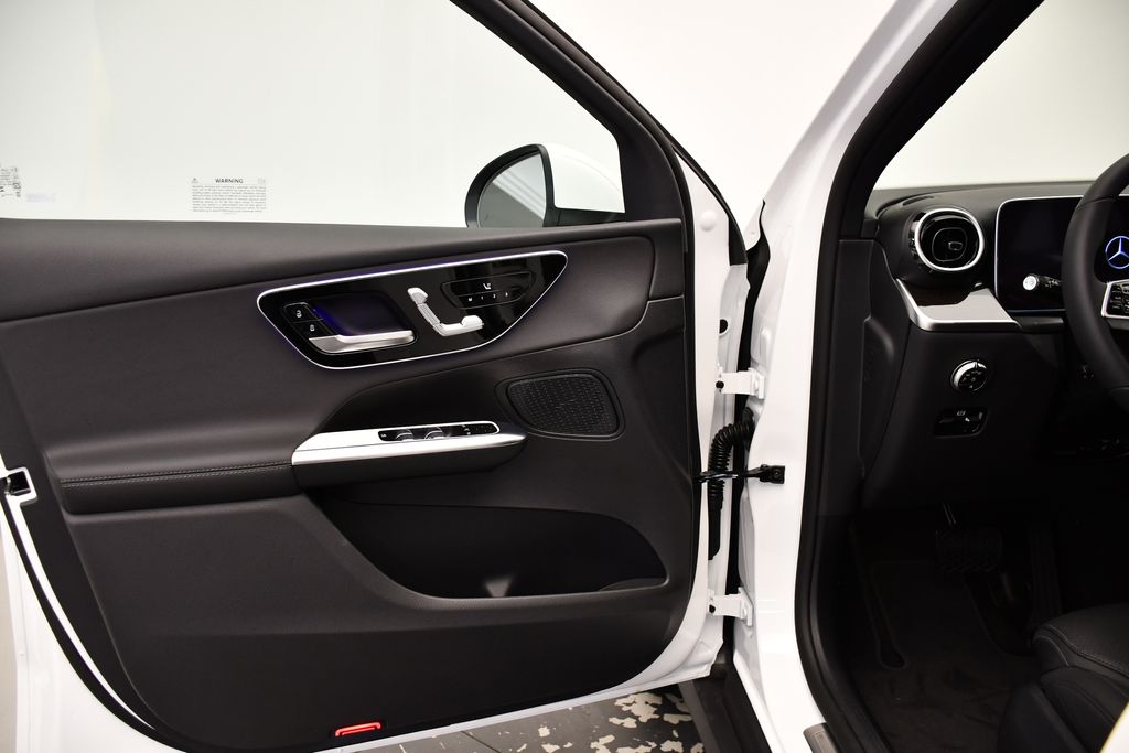 2025 Mercedes-Benz GLC 300 29