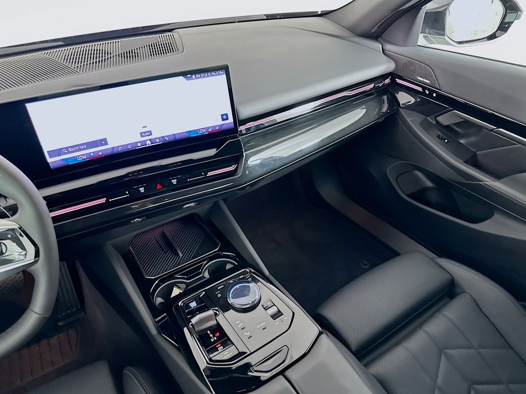 Thumbnail: 2024 BMW 5 Series - 23