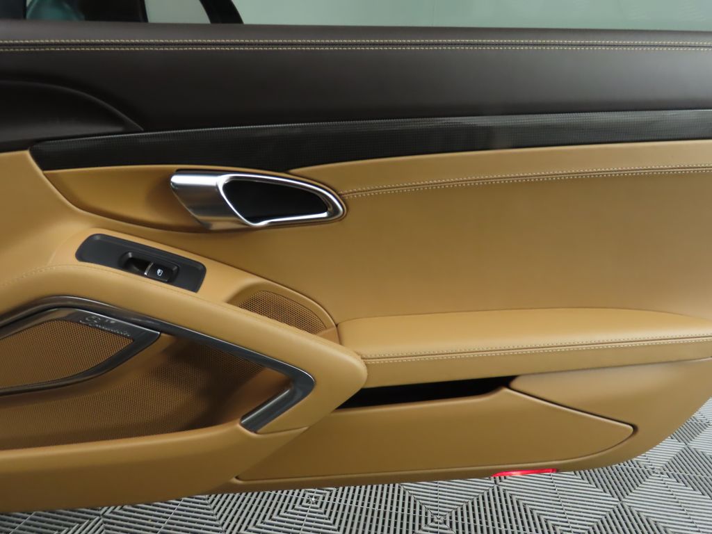 Thumbnail: 2016 Porsche 911 - 26