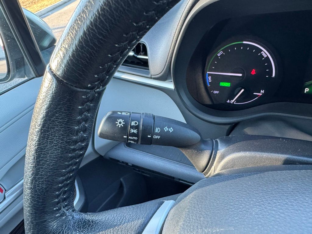 2021 Toyota Sienna XLE 26