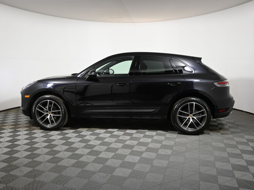 Thumbnail: 2024 Porsche Macan - 2