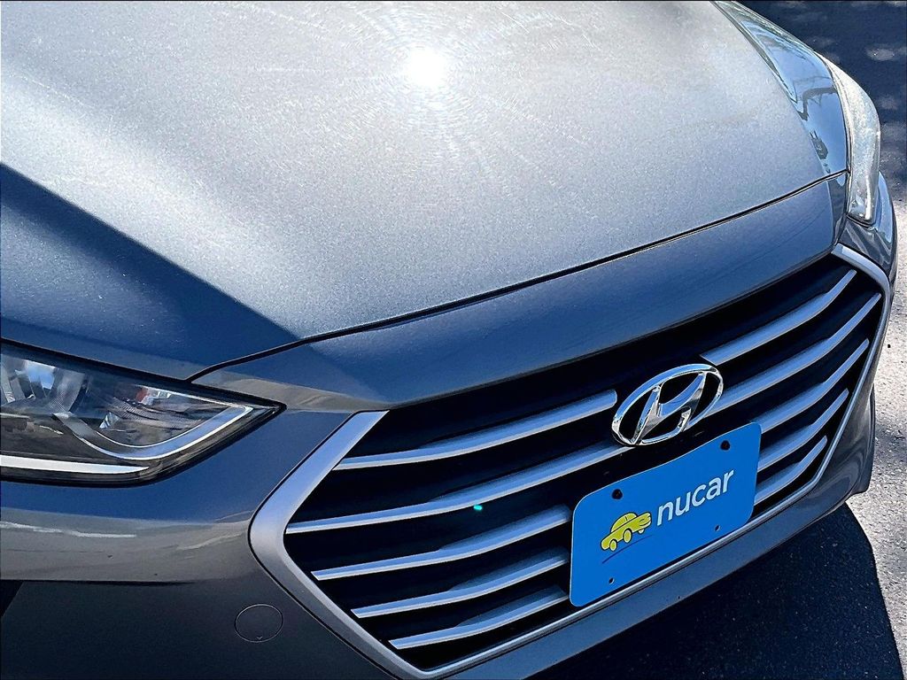 2018 Hyundai Elantra — photo 31
