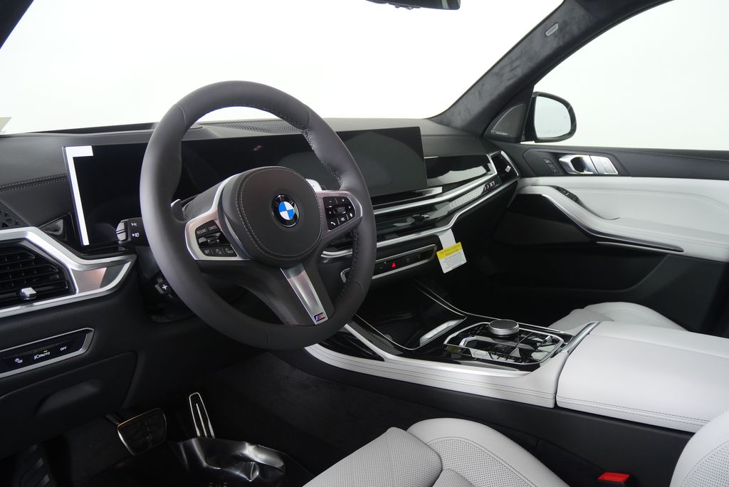 Thumbnail: 2027 BMW X7 - 12