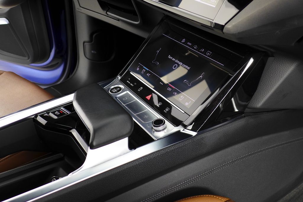 Thumbnail: 2022 Audi e-tron - 15