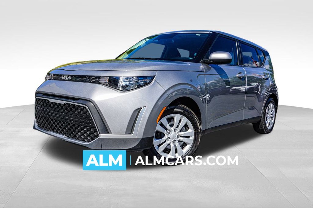 2023 Kia Soul LX's photo