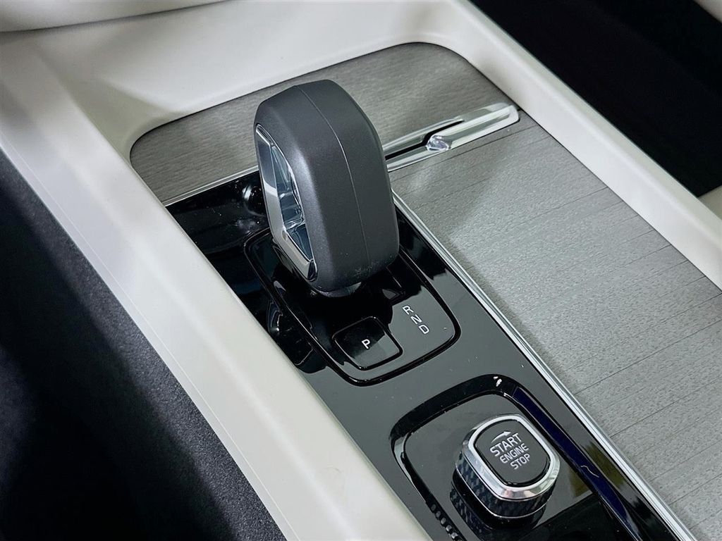 2024 Volvo S60 Plus - Photo 22