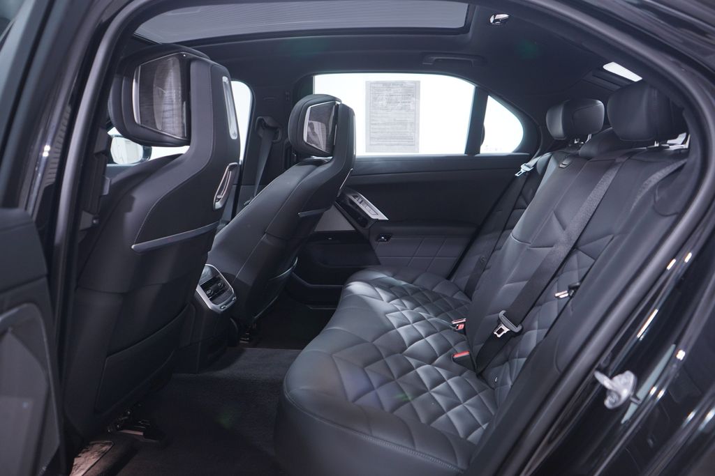 Thumbnail: 2024 BMW 7 Series - 9