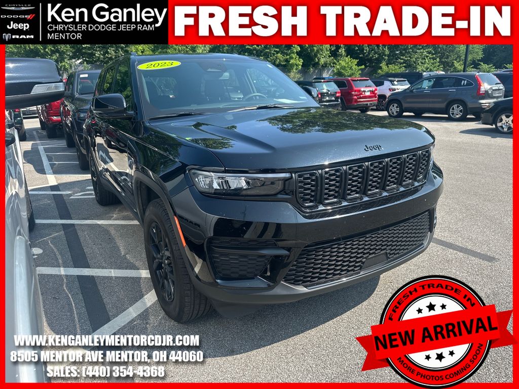 Diamond Black Crystal Pearlcoat 2023 Jeep Grand Cherokee SUV / Crossover Four-Wheel Drive 8-Speed Automatic
