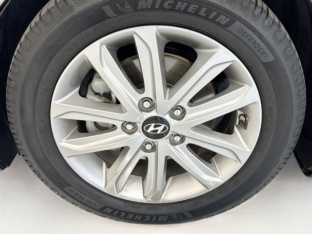 Thumbnail: 2015 Hyundai Elantra - 30