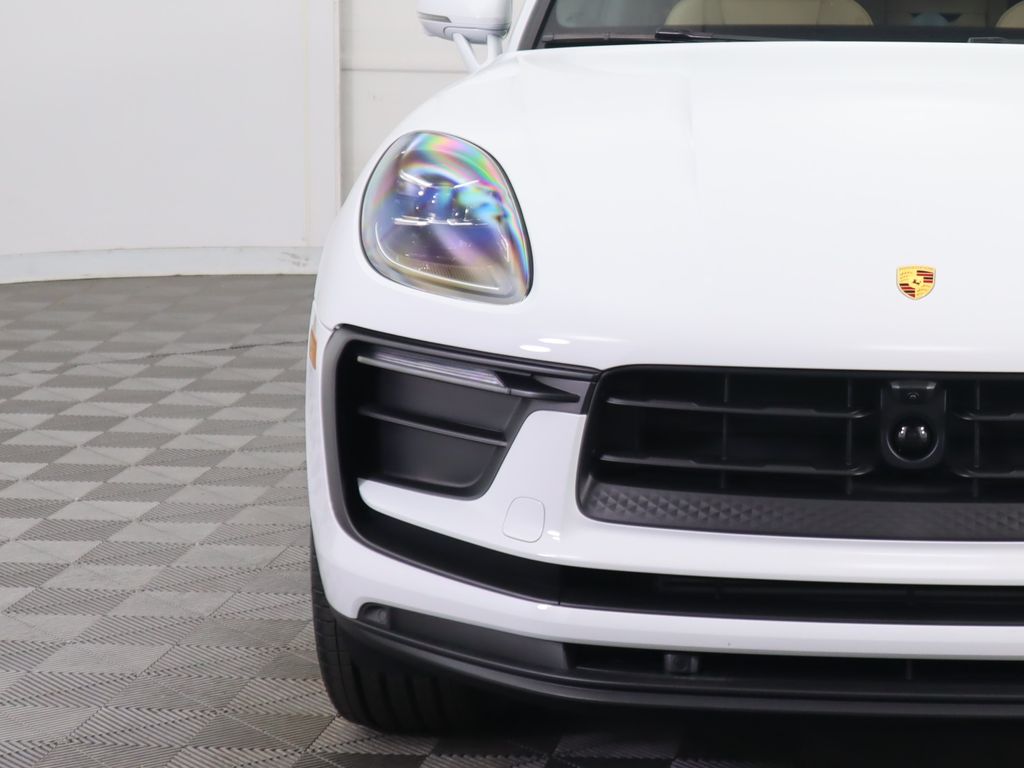 Thumbnail: 2025 Porsche Macan - 12