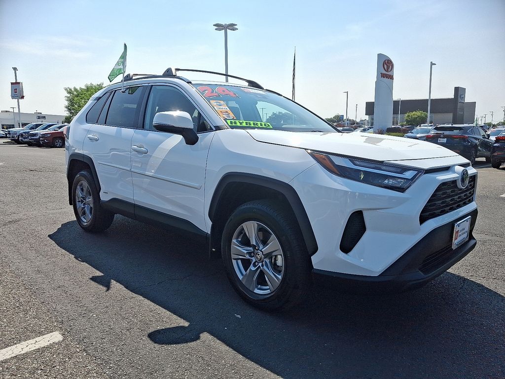 2024 Toyota RAV4 XLE 3