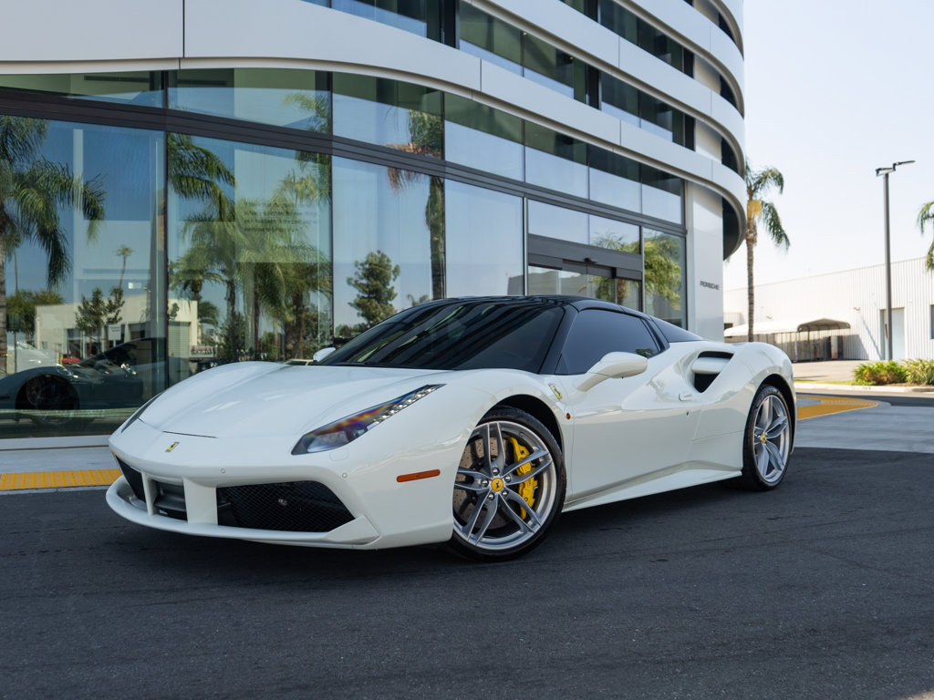 Bianco Avus 2019 Ferrari 488 Convertible Rear-Wheel Drive 7-Speed Automatic