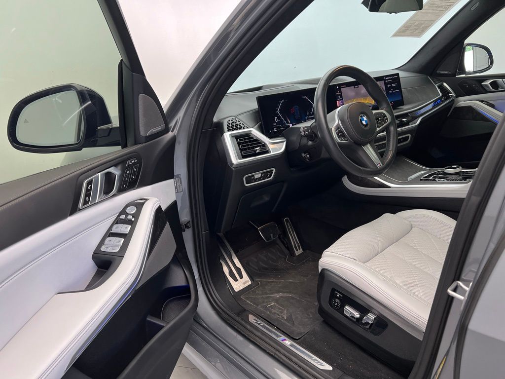 Thumbnail: 2023 BMW X7 - 24