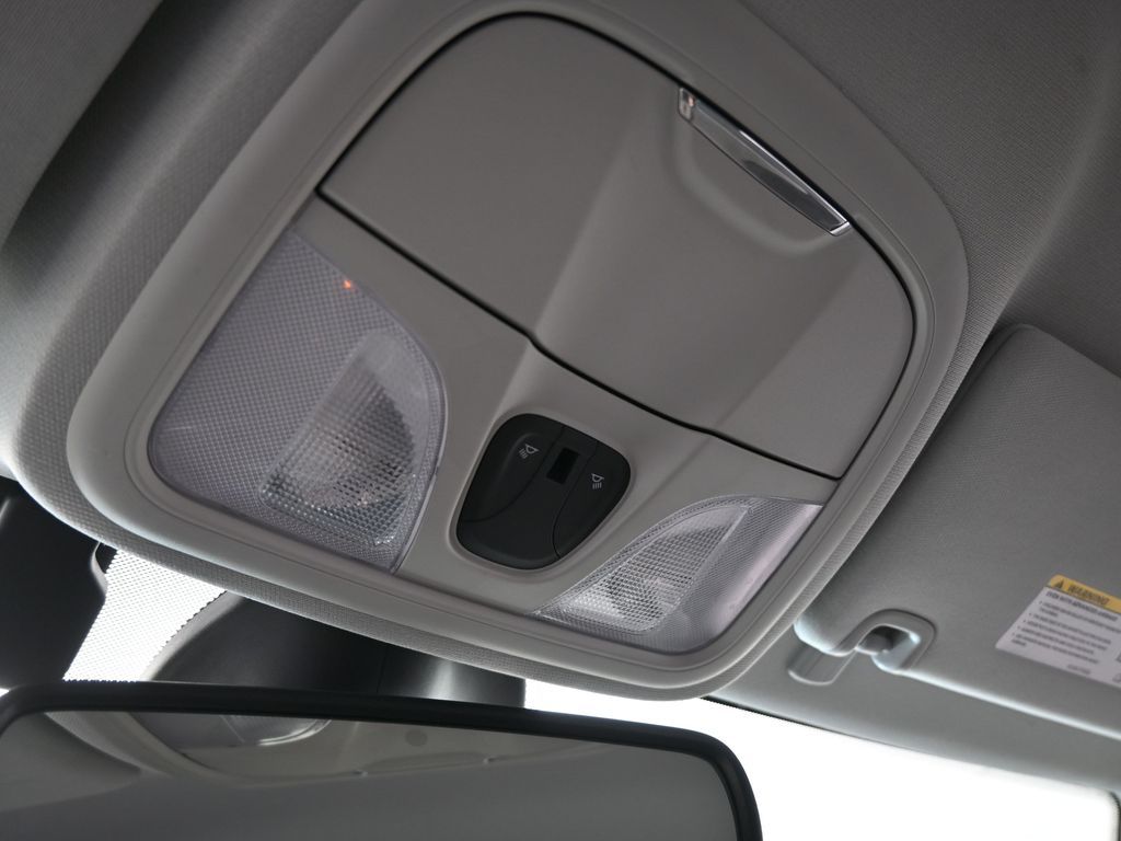 Used 2022 Bright White Clearcoat Jeep Latitude Lux image 20