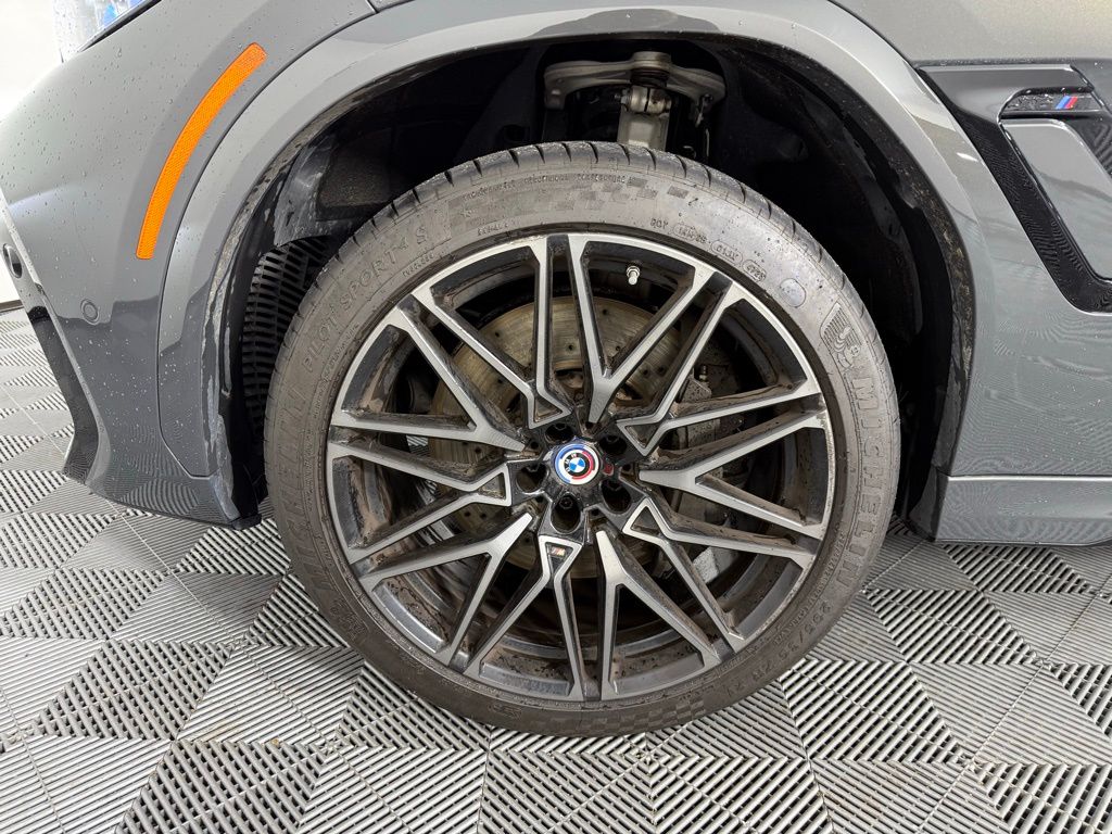 2023 BMW X6 M 9