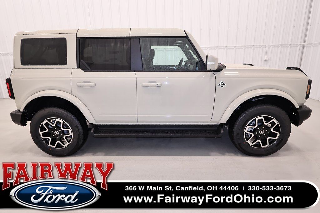 Desert Sand 2025 Ford Bronco Outer Banks 4-Door 4WD SUV / Crossover Four-Wheel Drive Automatic