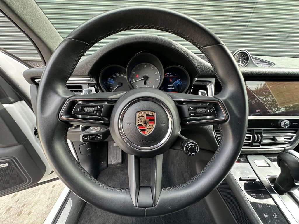 Thumbnail: 2023 Porsche Macan - 19