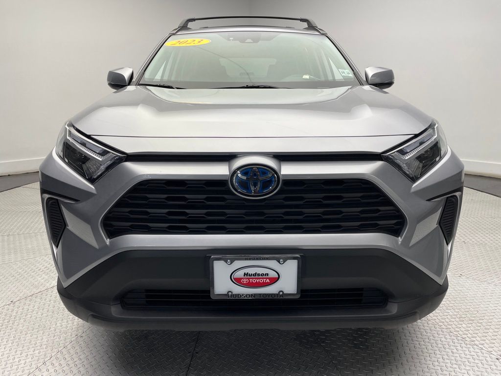 2023 Toyota RAV4 XLE 2