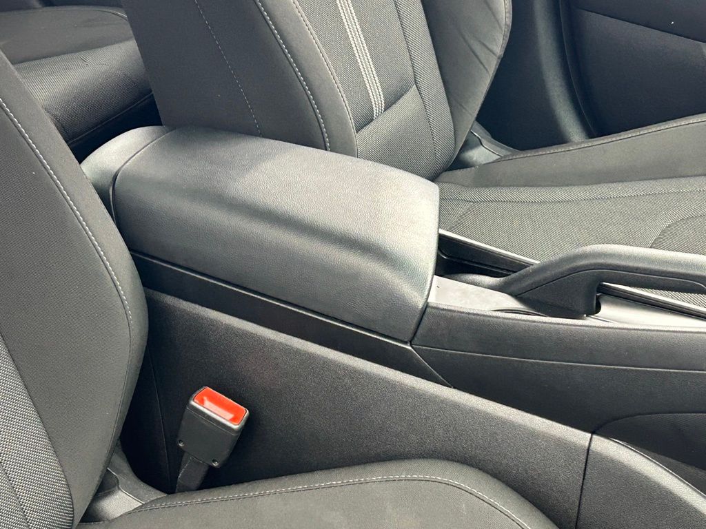 Used 2023 Onyx Black Hyundai SE image 32