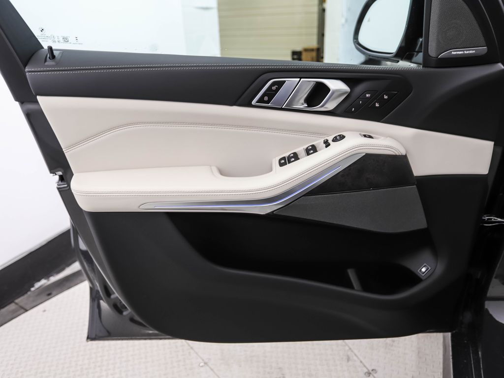 Thumbnail: 2026 BMW X5 - 9