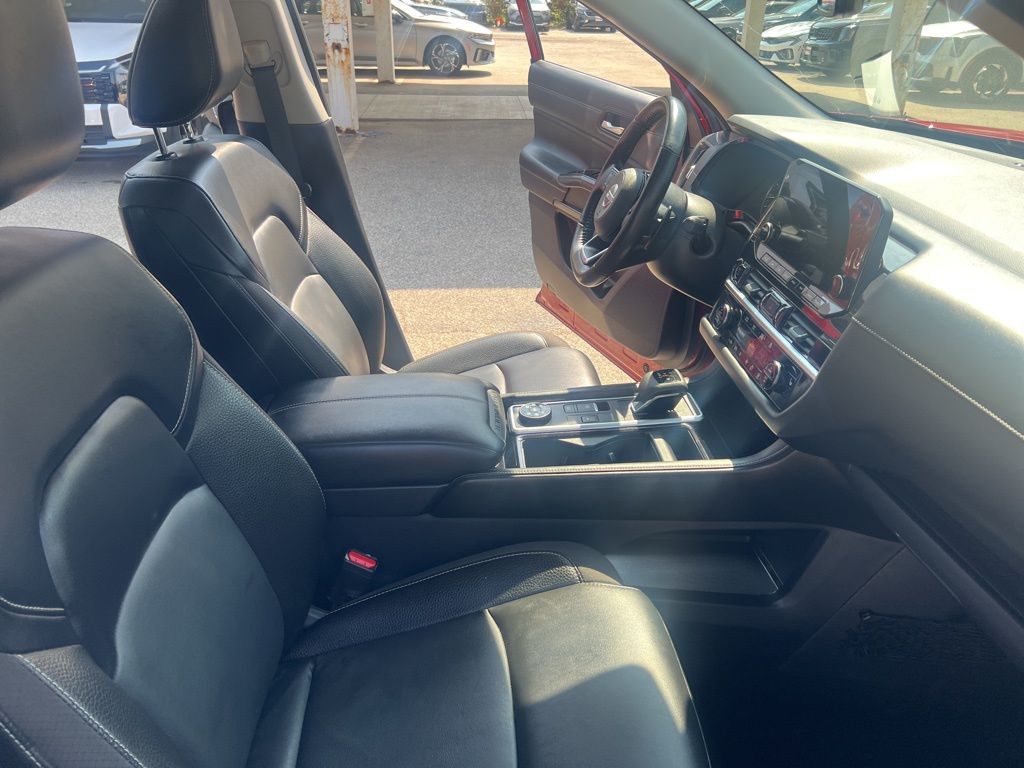 2023 Nissan Pathfinder SL photo