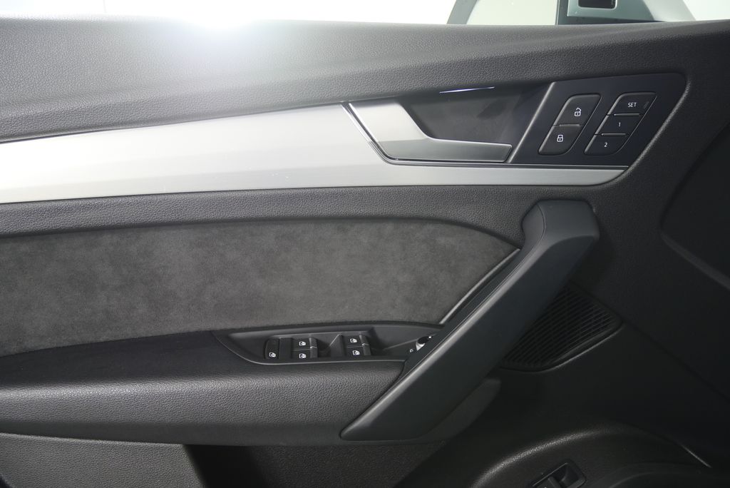 Thumbnail: 2018 Audi SQ5 - 8