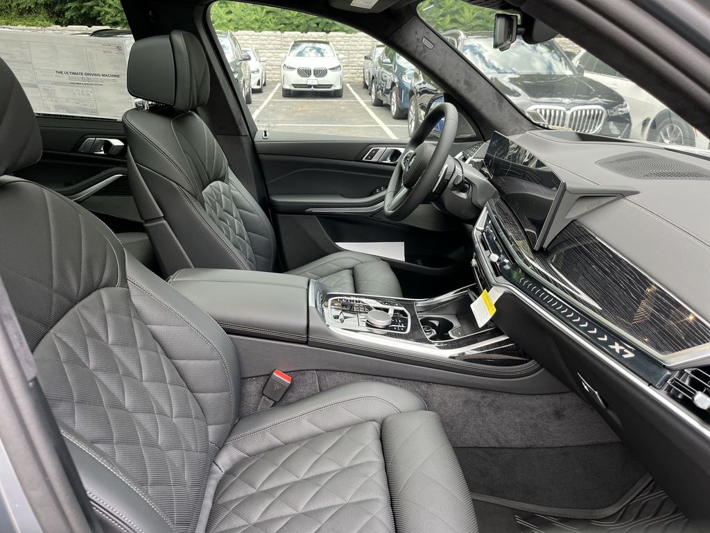 Thumbnail: 2026 BMW X7 - 26