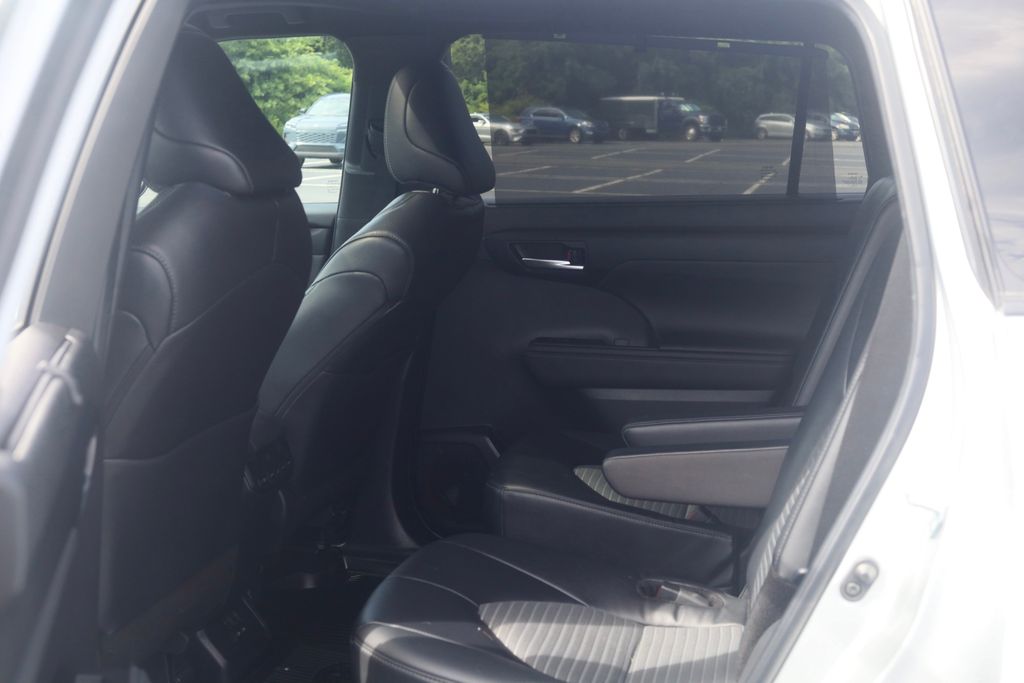Used 2024 Toyota Highlander SUV