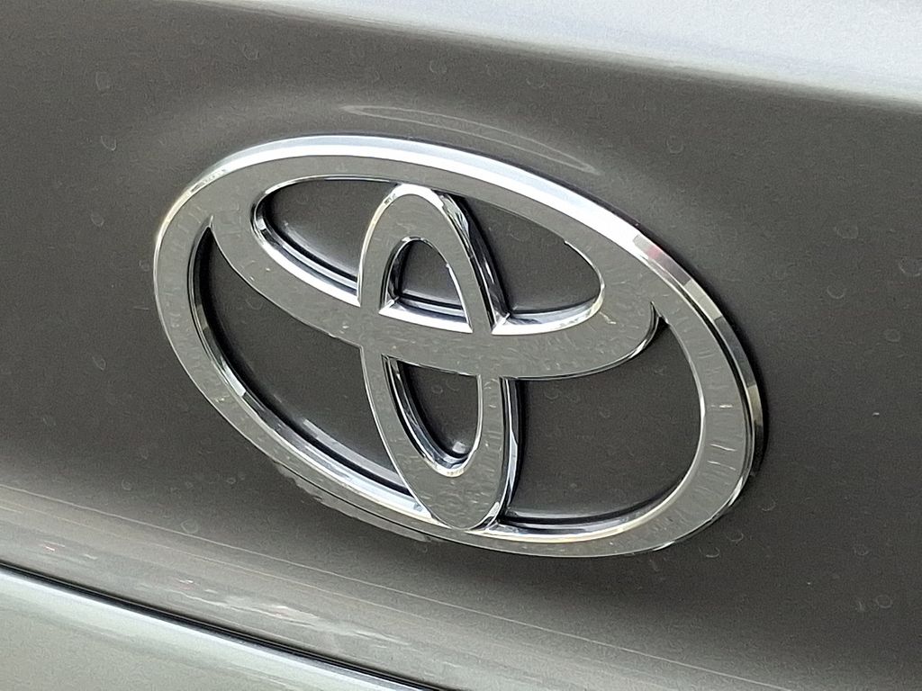 Thumbnail: 2025 Toyota Camry - 17