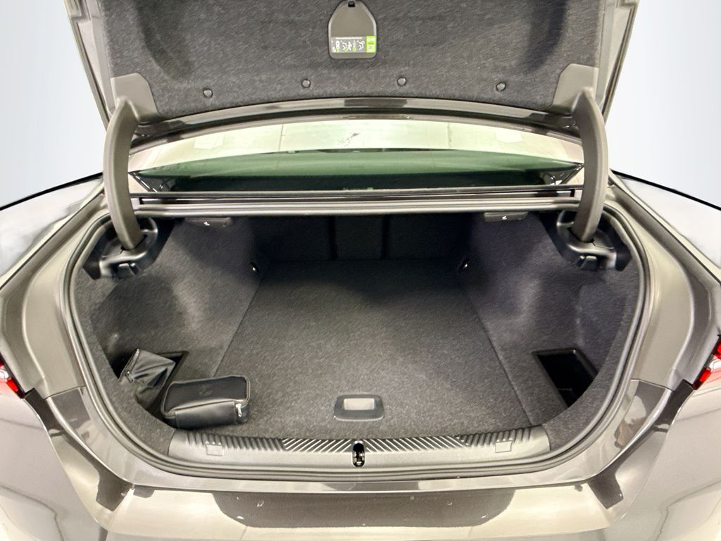 Thumbnail: 2026 BMW i5 - 27