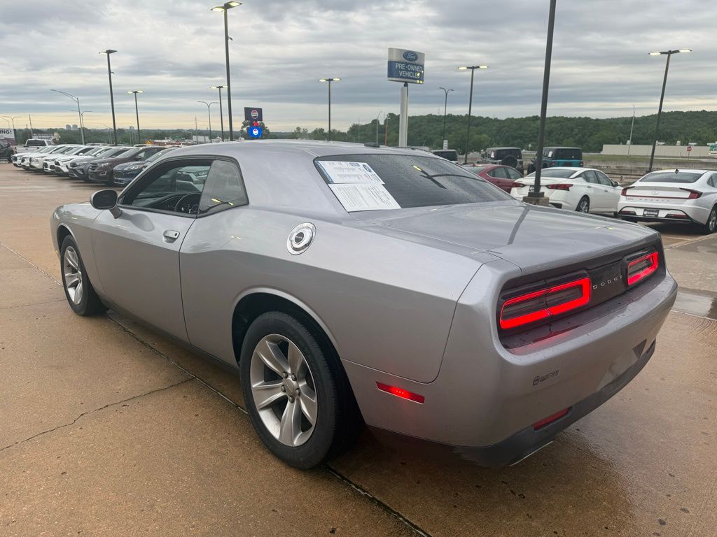 2016 Dodge Challenger SXT photo