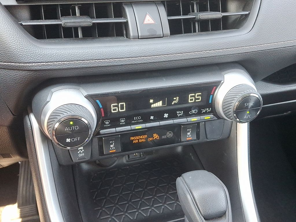 2022 Toyota RAV4 XLE 17