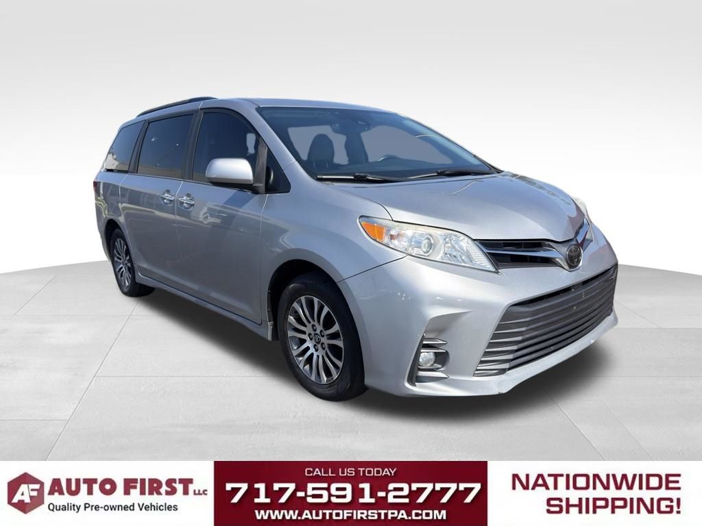 Silver Sky Metallic 2018 Toyota Sienna XLE 8-Passenger FWD Minivan Front-Wheel Drive 8-Speed Automatic