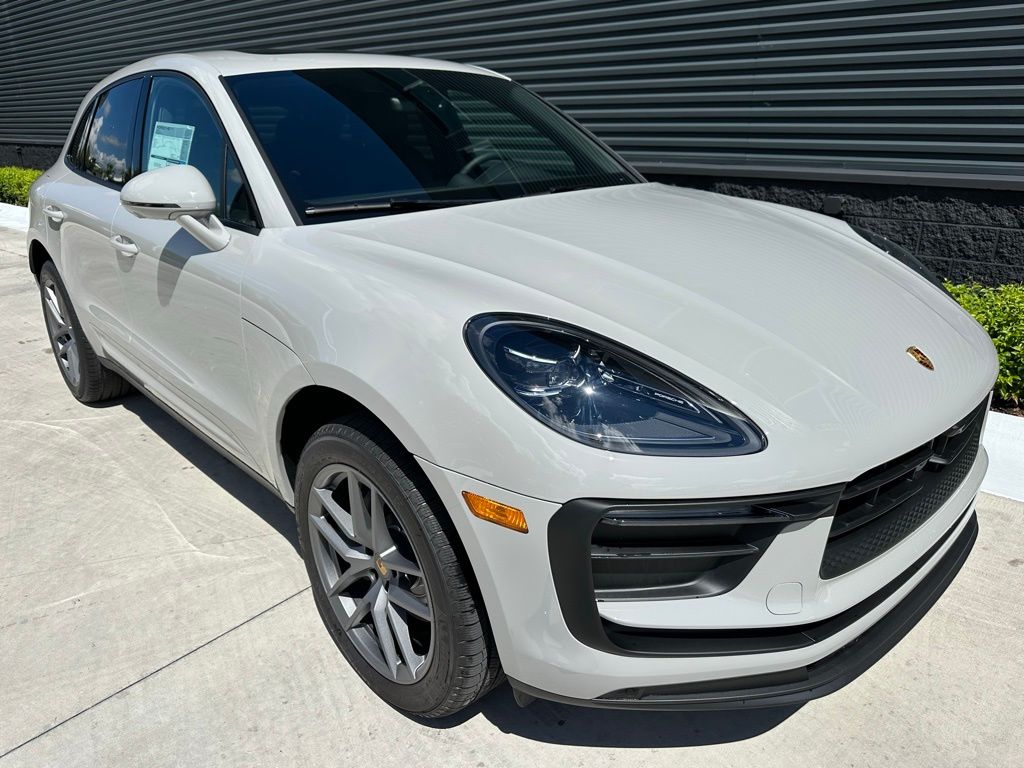 Thumbnail: 2026 Porsche Macan - 10