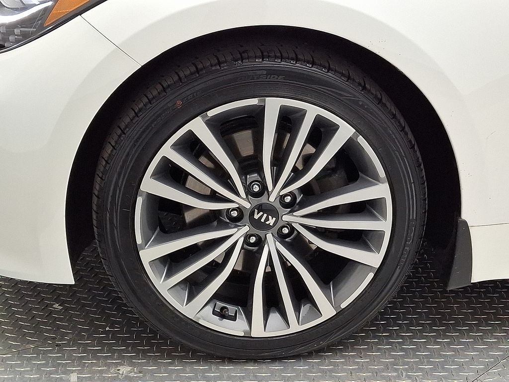 Thumbnail: 2018 Kia Stinger - 8